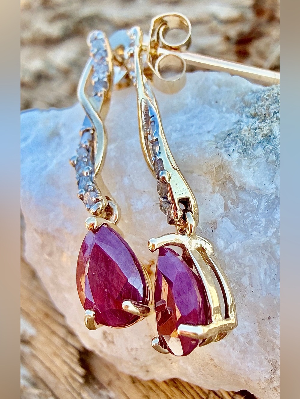 ❤️ 10K SOLID GOLD 1 CTW Ruby & Diamond Dangle Earrings